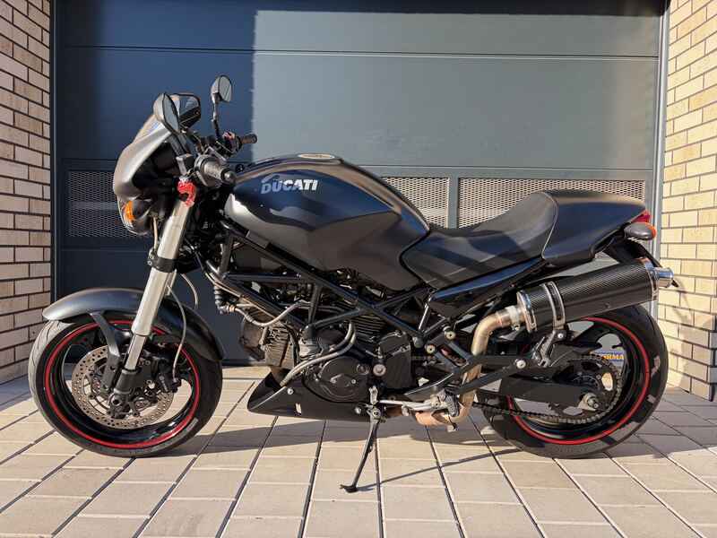 Ducati Monster 695 z boku